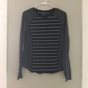 Long sleeve athletic shirt